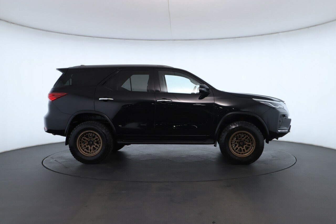 Toyota Fortuner image 3