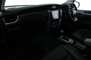 https://vehicle-cdn.autoleague.cloud/30351_61037642_30.jpg