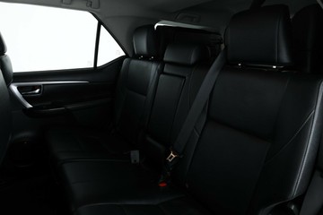 https://vehicle-cdn.autoleague.cloud/30351_61037642_31.jpg