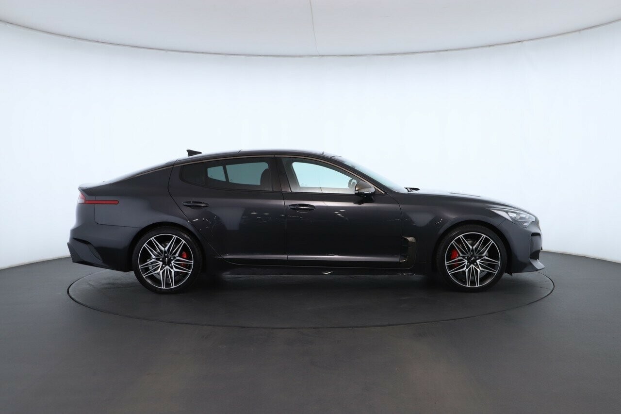 Kia Stinger image 2