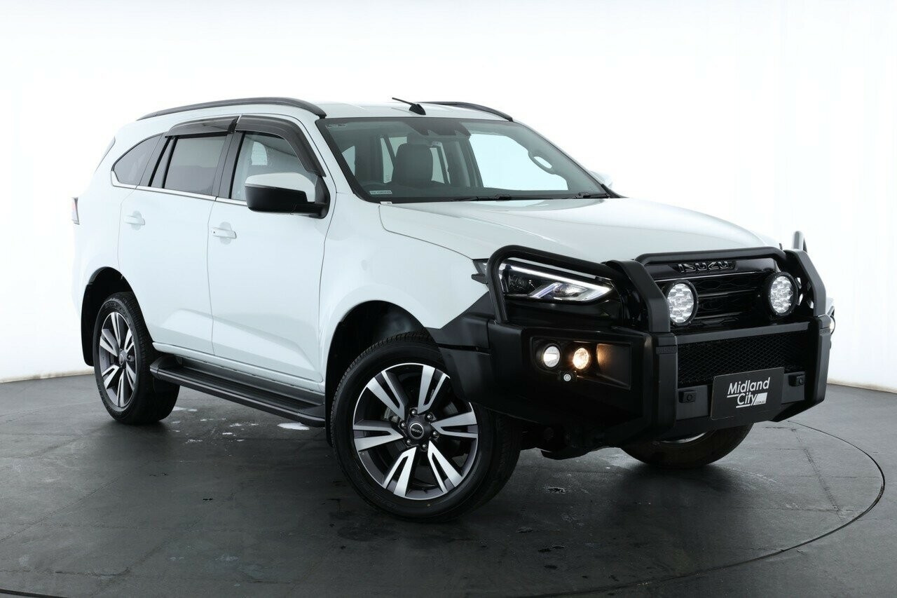 Isuzu Mu-x image 1