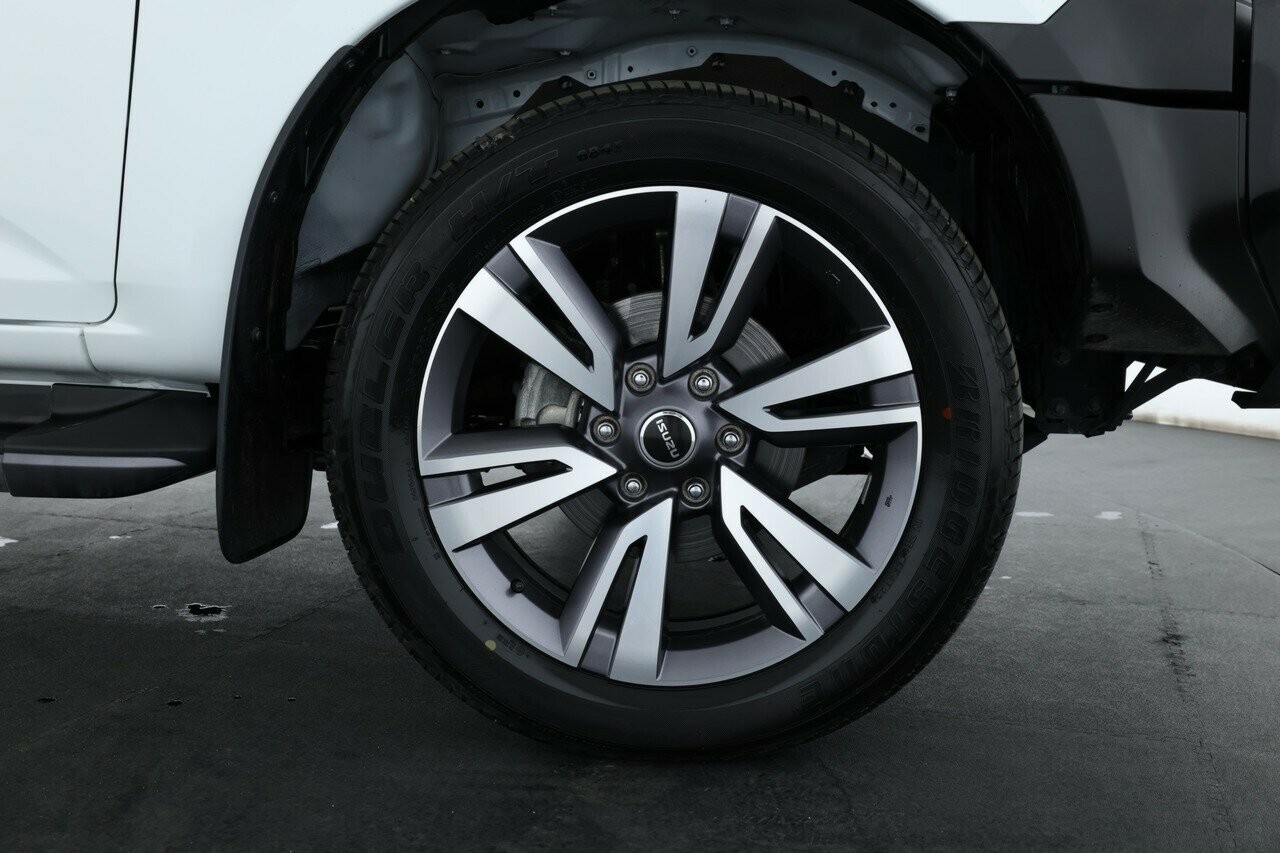 Isuzu Mu-x image 2