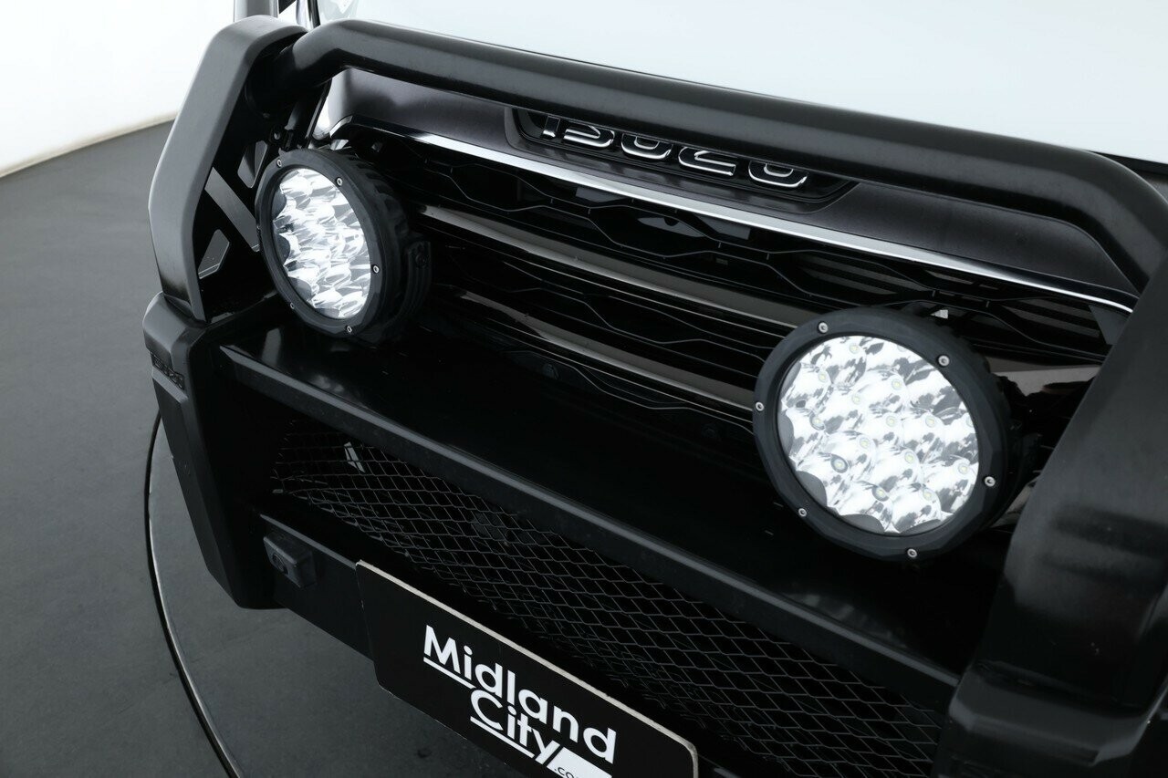 Isuzu Mu-x image 4
