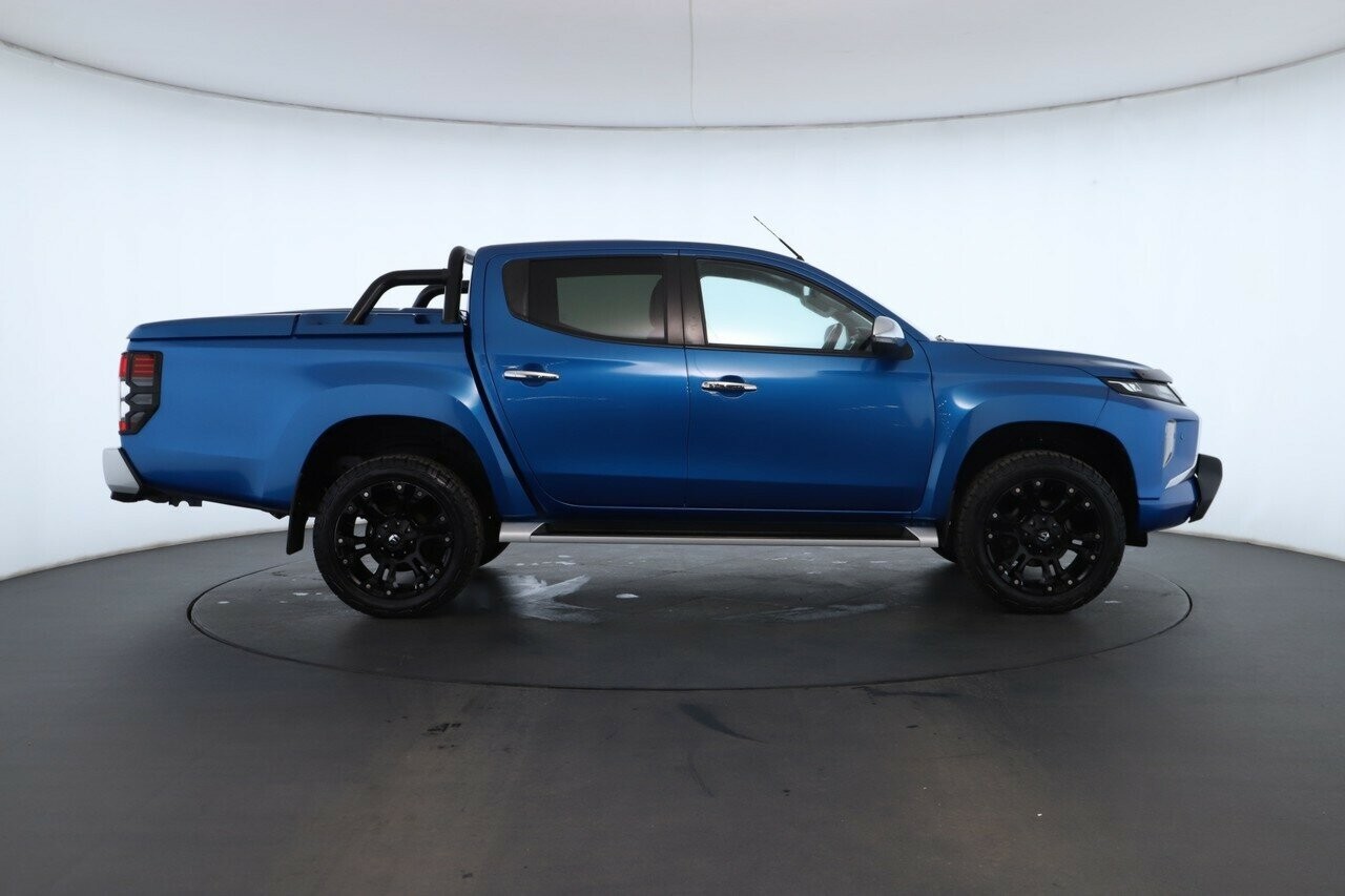 Mitsubishi Triton image 2