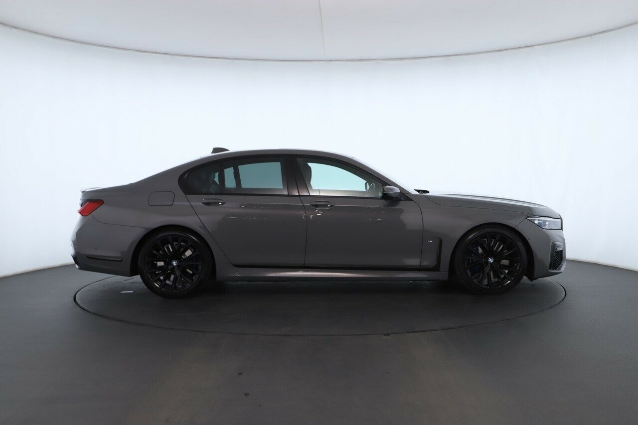 BMW 7 Series image 2