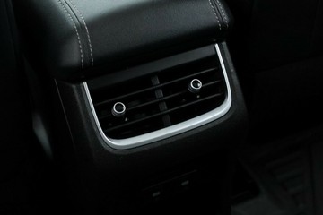 https://vehicle-cdn.autoleague.cloud/30351_61037897_28.jpg