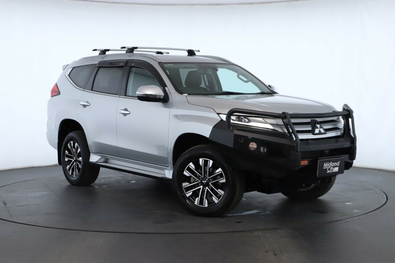 Mitsubishi Pajero Sport image 1