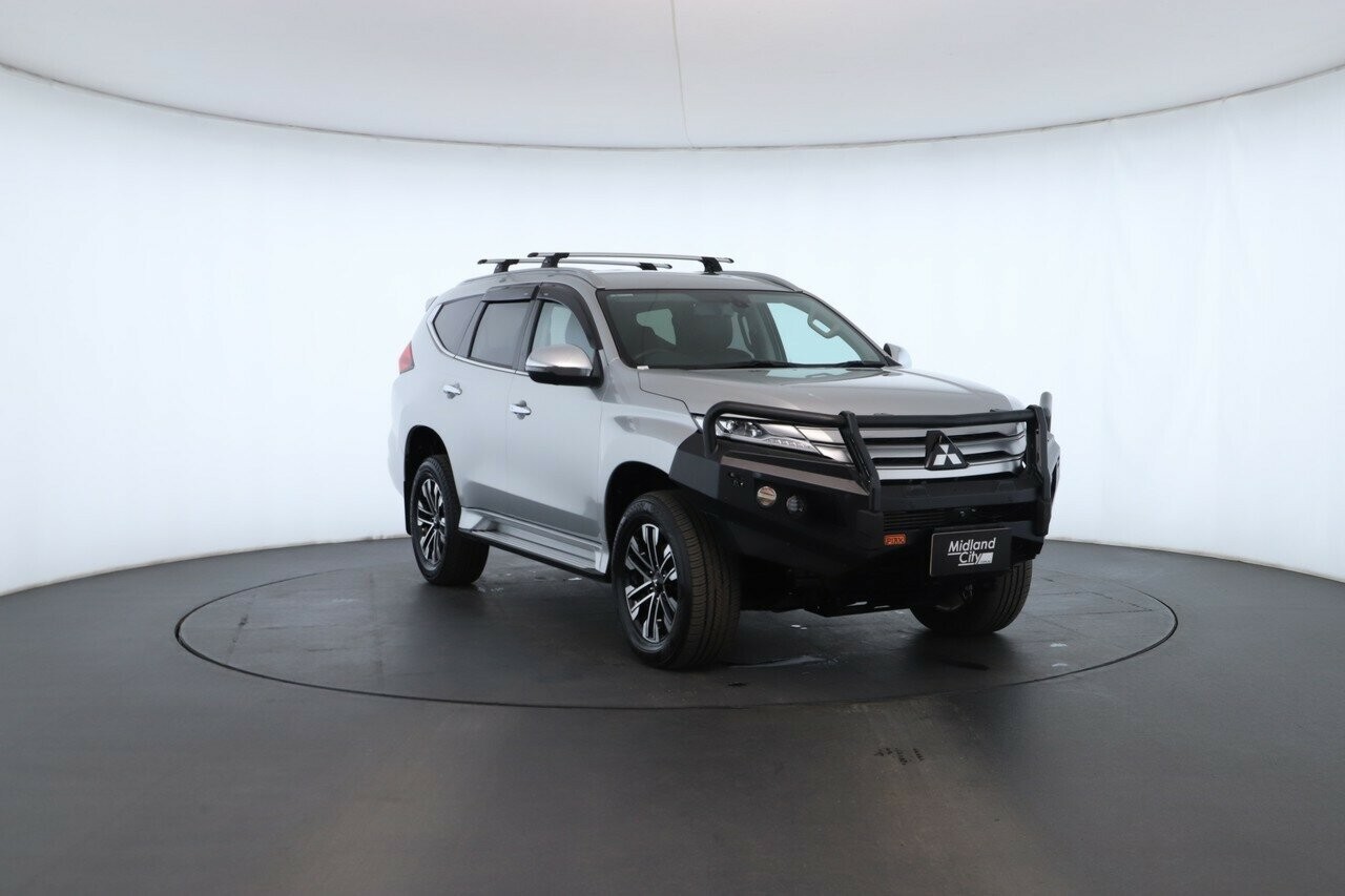 Mitsubishi Pajero Sport image 4