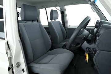 https://vehicle-cdn.autoleague.cloud/30351_61038082_19.jpg