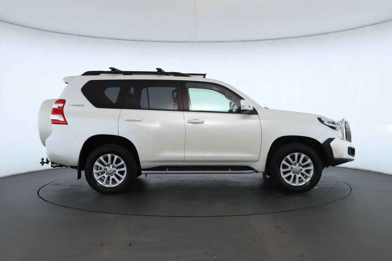 Toyota Landcruiser Prado image 2
