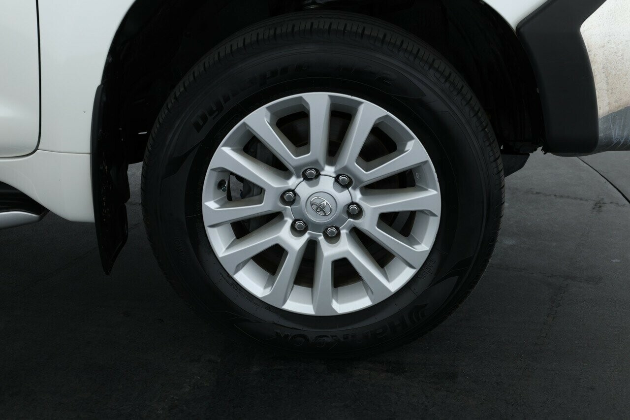 Toyota Landcruiser Prado image 3