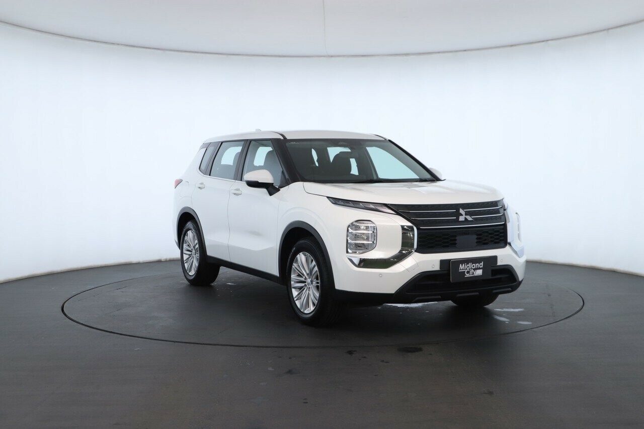 Mitsubishi Outlander image 4