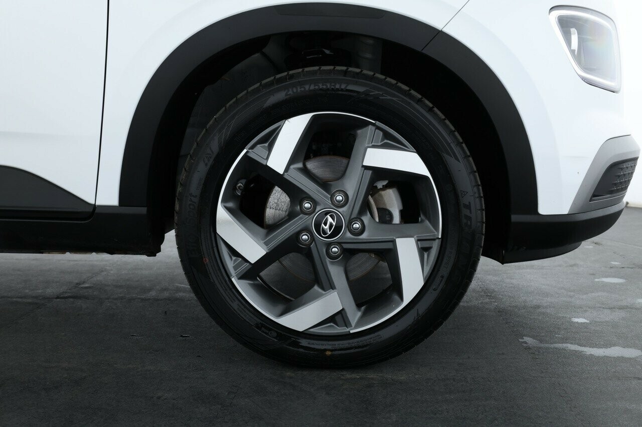 Hyundai Venue image 3