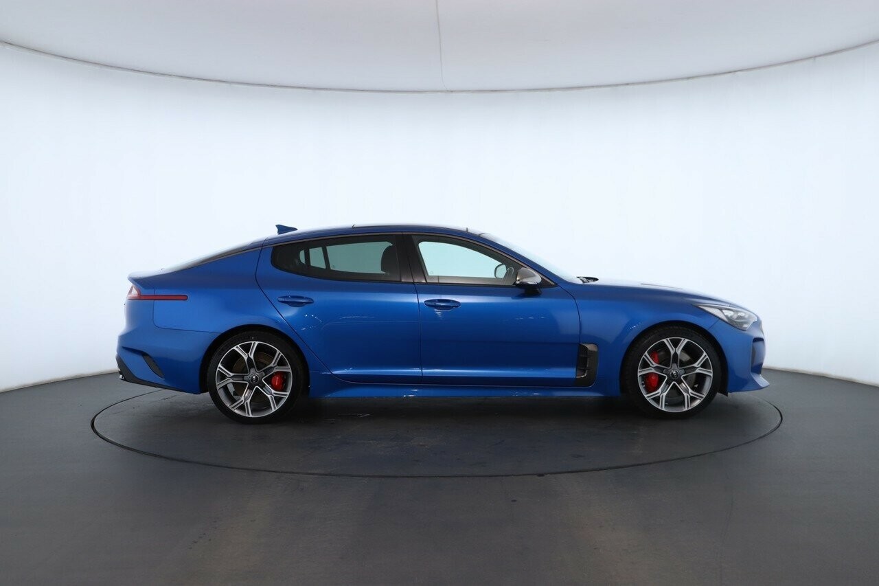 Kia Stinger image 2