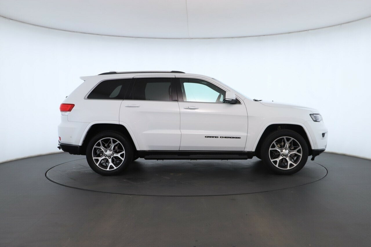 Jeep Grand Cherokee image 2