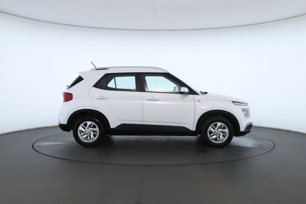 Hyundai Venue image 3