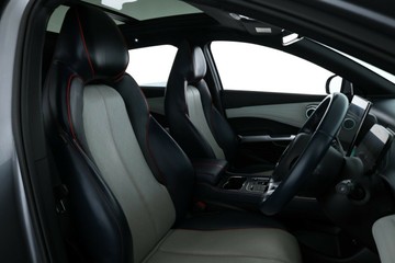 https://vehicle-cdn.autoleague.cloud/30351_61038576_17.jpg