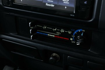 https://vehicle-cdn.autoleague.cloud/30351_61038649_27.jpg