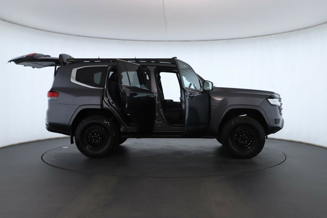 Toyota Landcruiser image 3