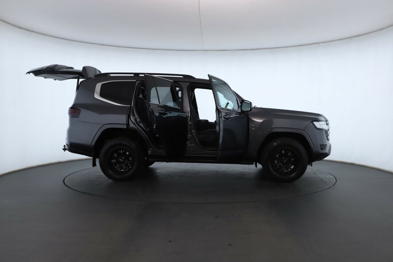 Toyota Landcruiser image 2