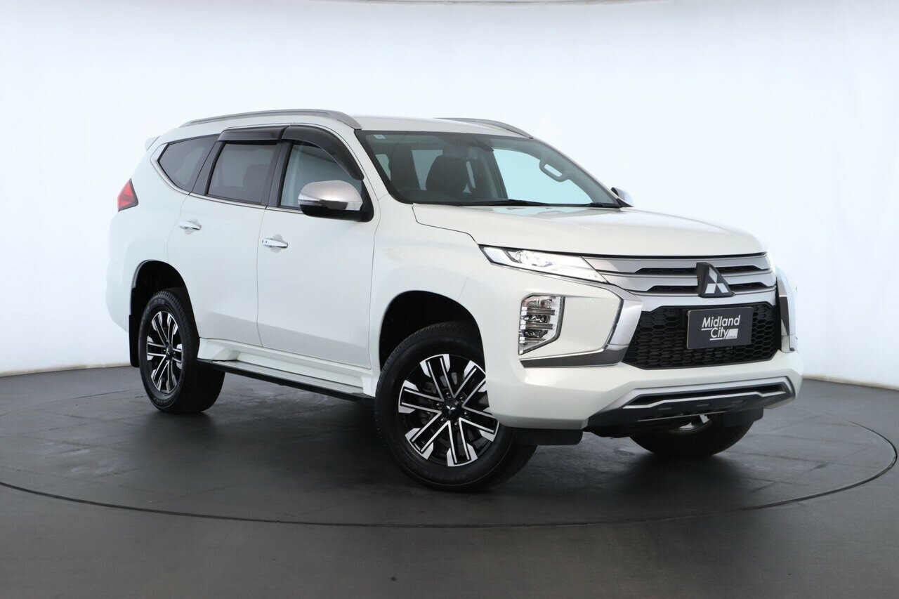 Mitsubishi Pajero Sport image 1