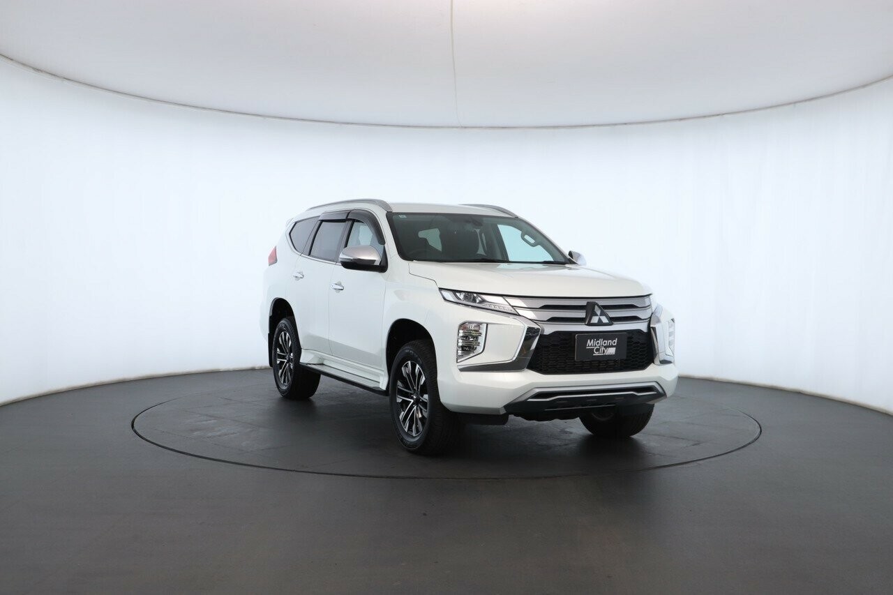 Mitsubishi Pajero Sport image 4