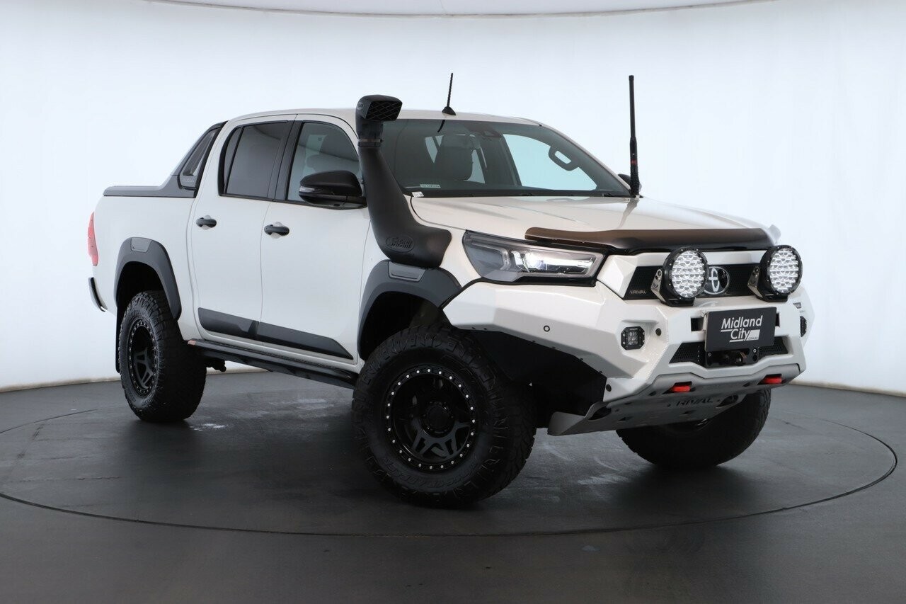 Toyota Hilux image 2