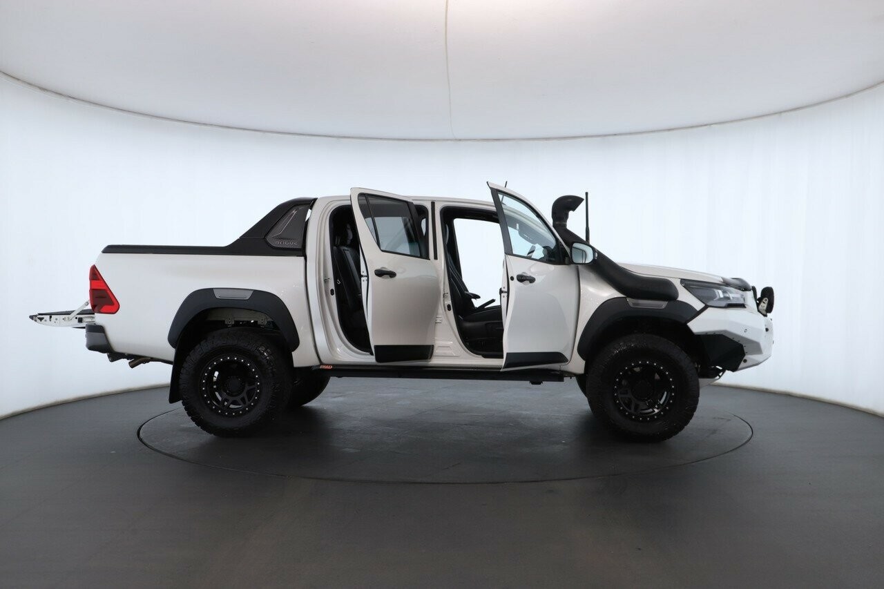 Toyota Hilux image 3