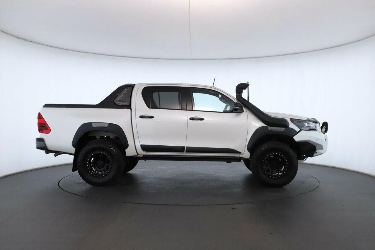Toyota Hilux image 4