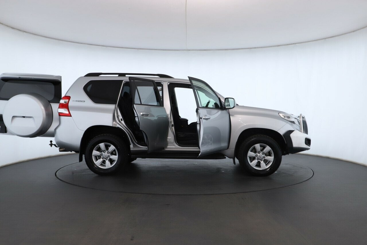 Toyota Landcruiser Prado image 2