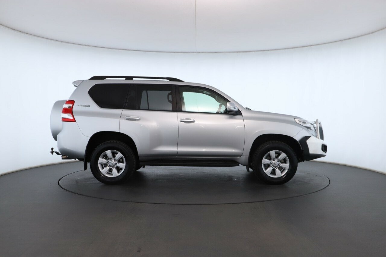 Toyota Landcruiser Prado image 3