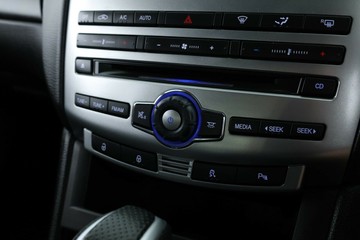 https://vehicle-cdn.autoleague.cloud/30351_61038872_23.jpg
