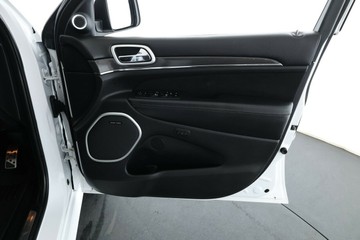 https://vehicle-cdn.autoleague.cloud/30351_61038902_18.jpg