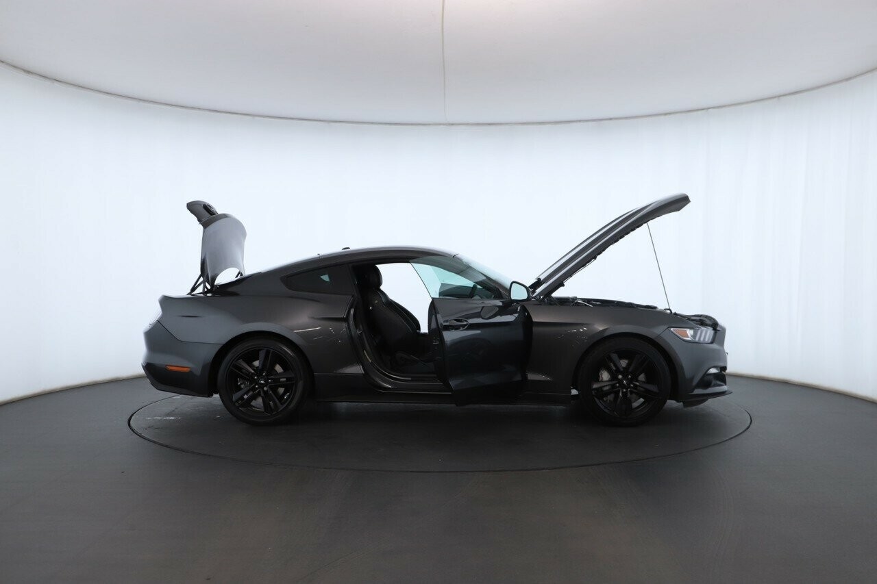 Ford Mustang image 2
