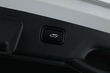 https://vehicle-cdn.autoleague.cloud/30351_61038935_17.jpg