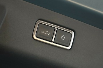https://vehicle-cdn.autoleague.cloud/30351_61039059_15.jpg