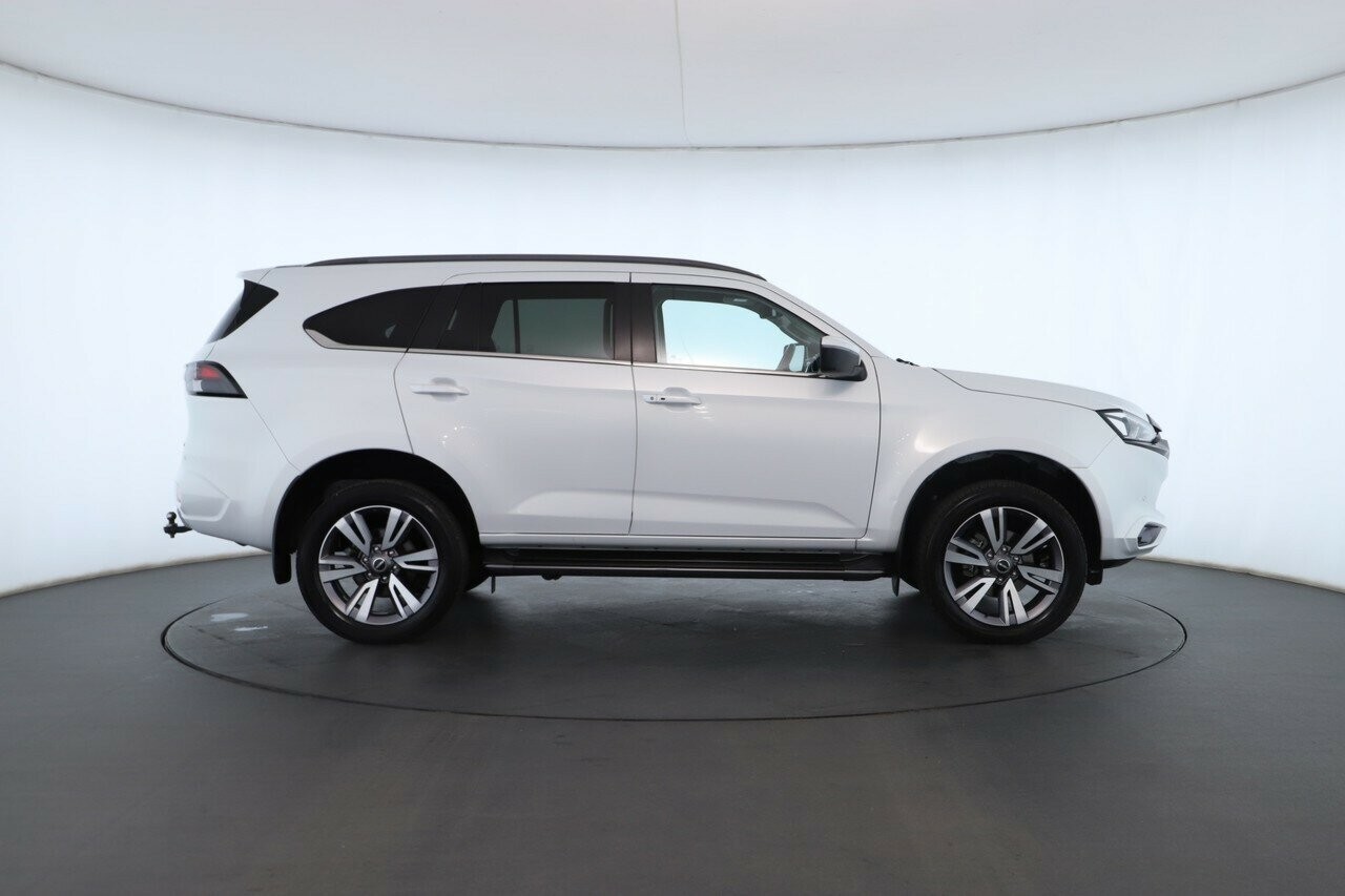 Isuzu Mu-x image 2