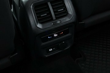 https://vehicle-cdn.autoleague.cloud/30351_61039124_36.jpg