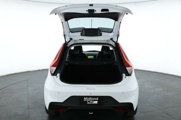 https://vehicle-cdn.autoleague.cloud/30351_61039250_16.jpg