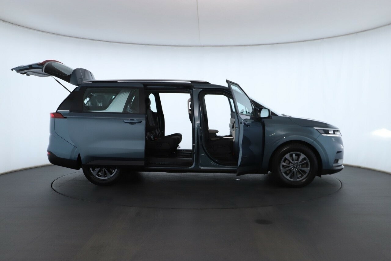 Kia Carnival image 2
