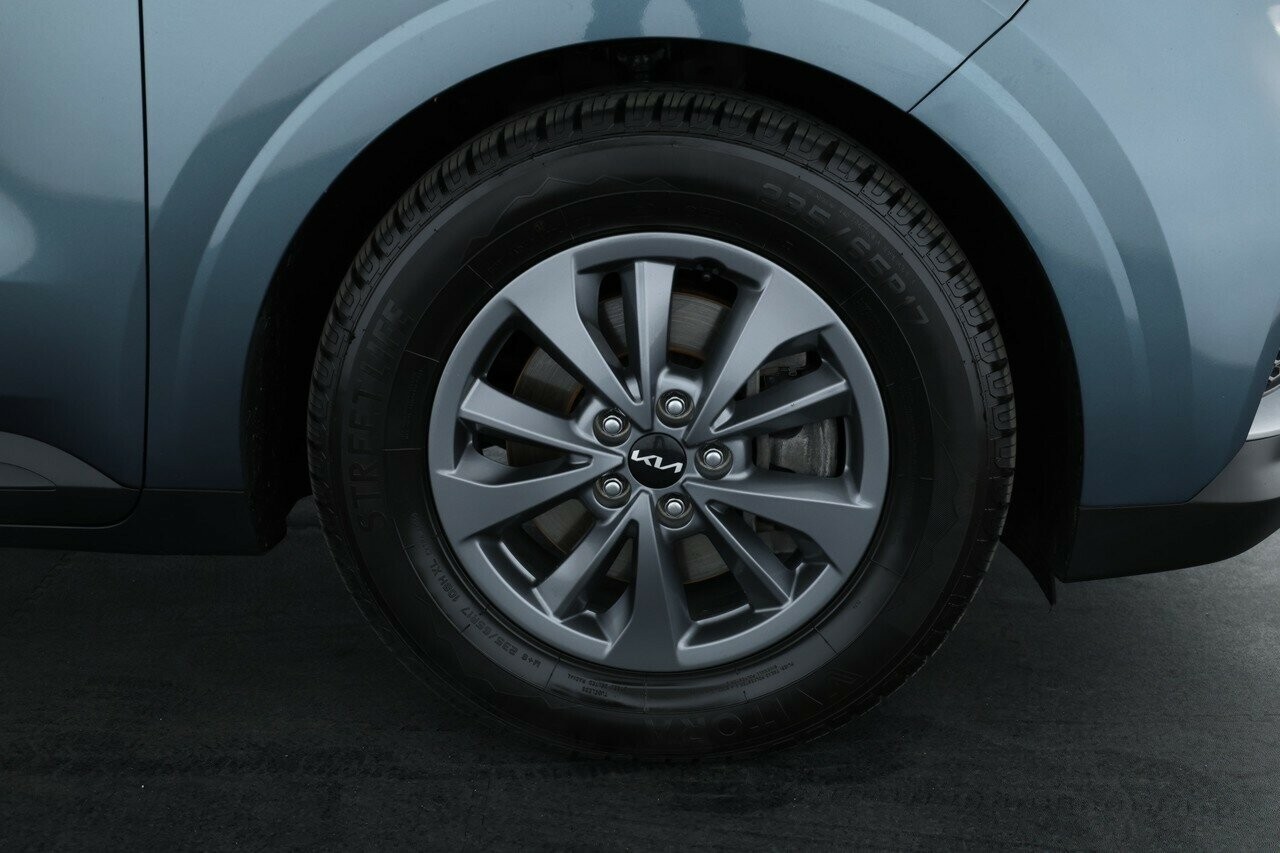 Kia Carnival image 4