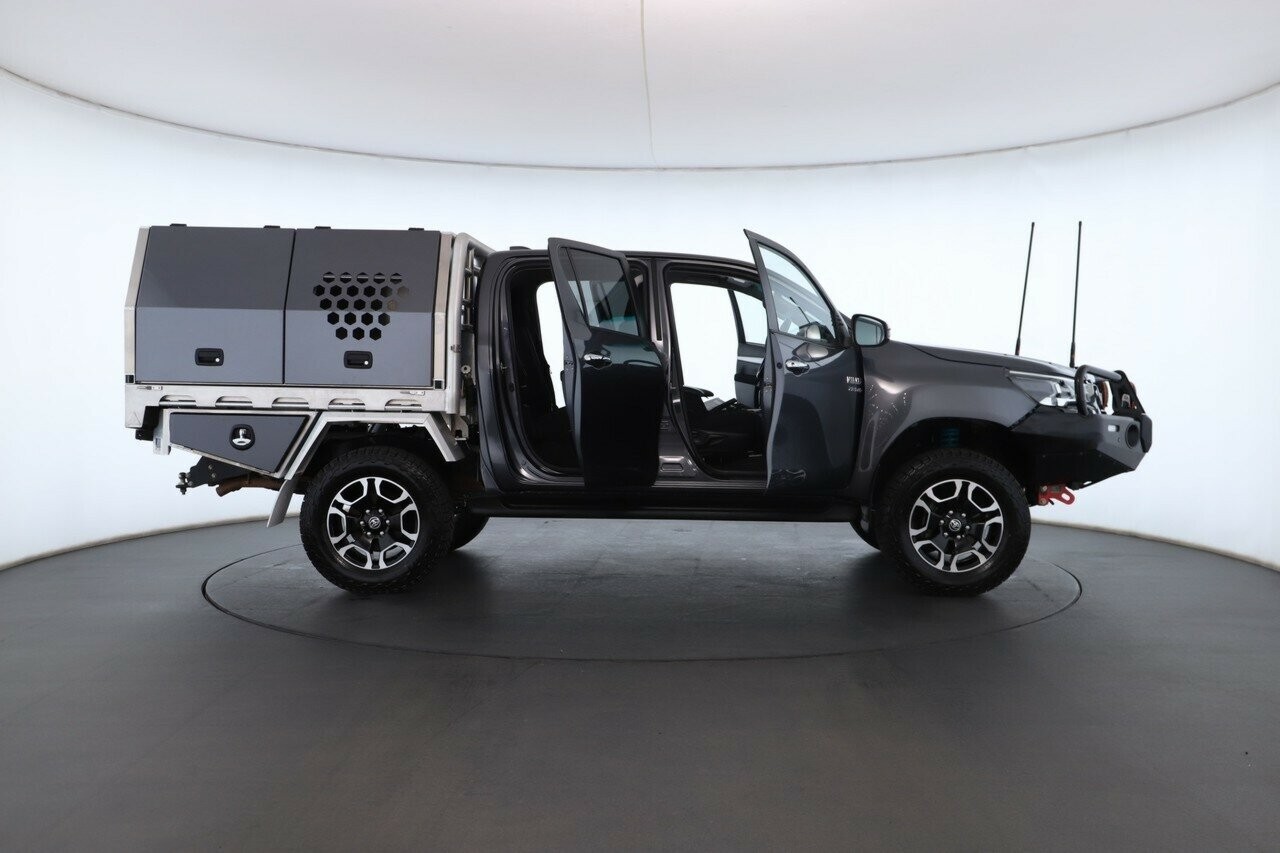 Toyota Hilux image 3