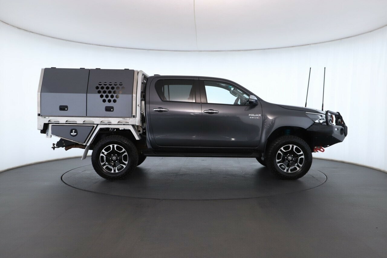 Toyota Hilux image 4