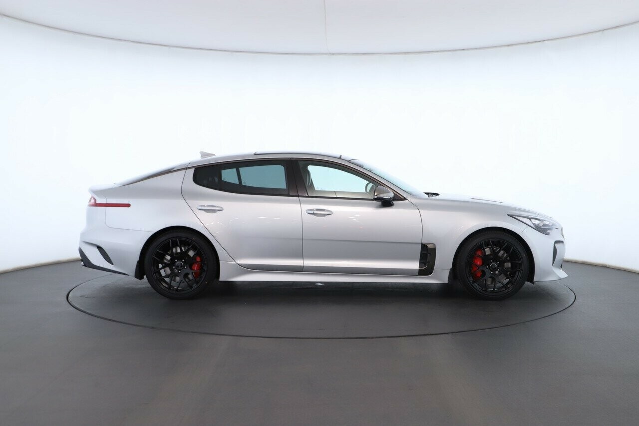 Kia Stinger image 3