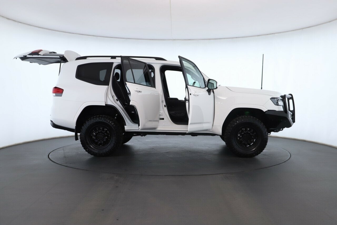 Toyota Landcruiser image 2