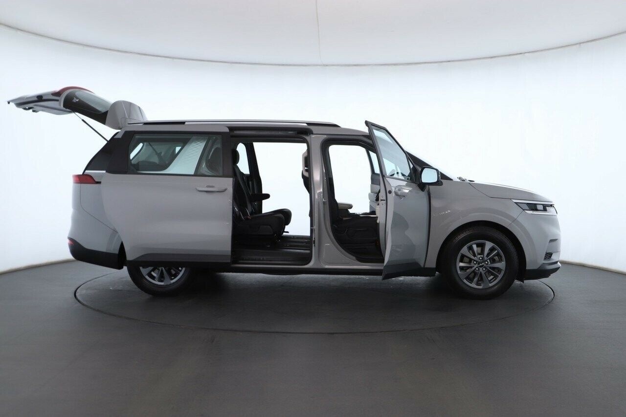 Kia Carnival image 2