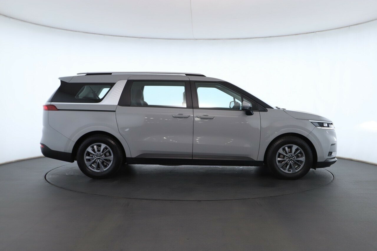 Kia Carnival image 3