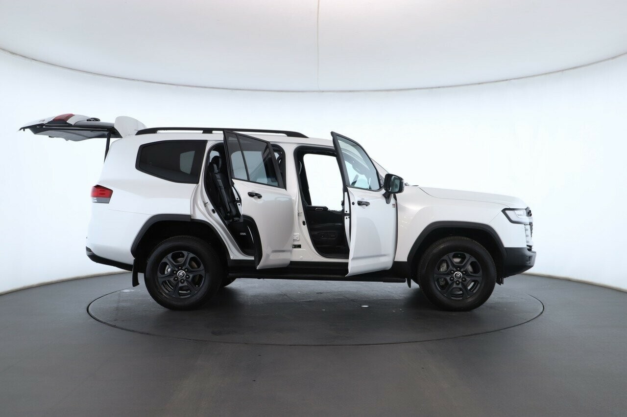 Toyota Landcruiser image 2