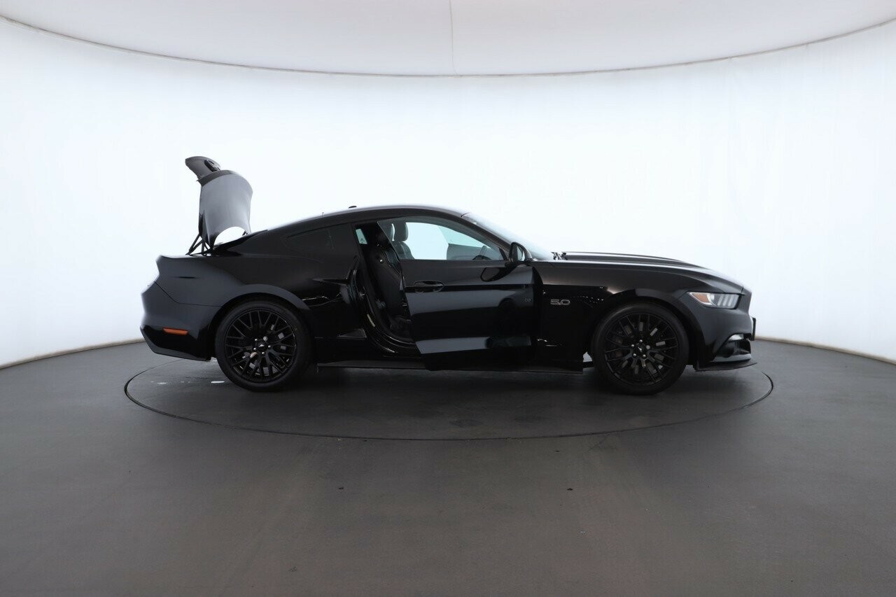 Ford Mustang image 2