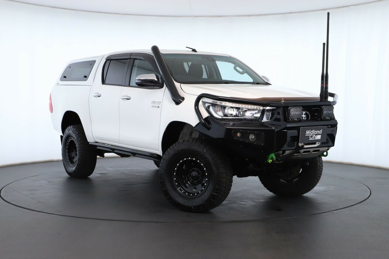Toyota Hilux image 2